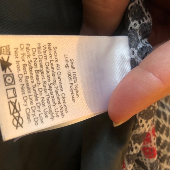 Eddie Bauer Vest Grey Travex Full Zip Hooded Windbreaker Vest Size M - Picture 6 of 8